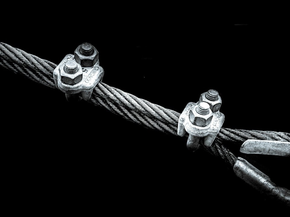 Rope hardware: aluminium ferrules and wire rope thimbles
